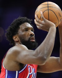 伟德Bevictor-高效表现！恩比德17中10&amp;罚球10中9 得到30分9篮板4助攻